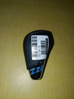 Ручка КПП на Toyota Voxy ZRR70G