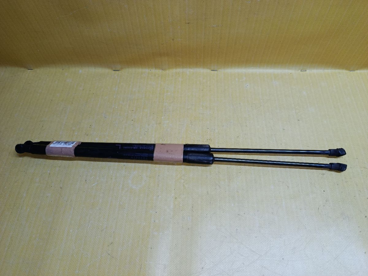 Амортизатор капота на Toyota Mark X GRX130 Фото 1