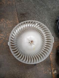 Мотор печки 87103-30400 на Toyota Mark X GRX130 Фото 7