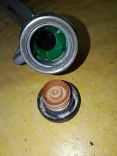 Заливная горловина топливного бака 77201-52050 на Toyota Vitz SCP13 2SZ-FE Фото 2