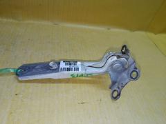 Крепление капота на Toyota Vitz SCP13 53410-52010  53420-52010