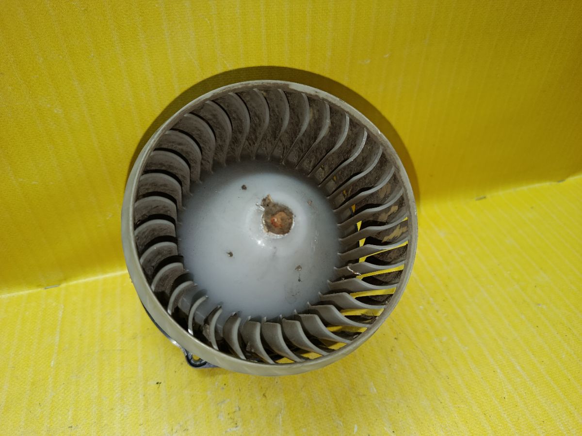 Мотор печки MN140153 на Mitsubishi Colt Z25A Фото 2 Мотор печки MN140153 на Mitsubishi Colt Z25A Фото 2