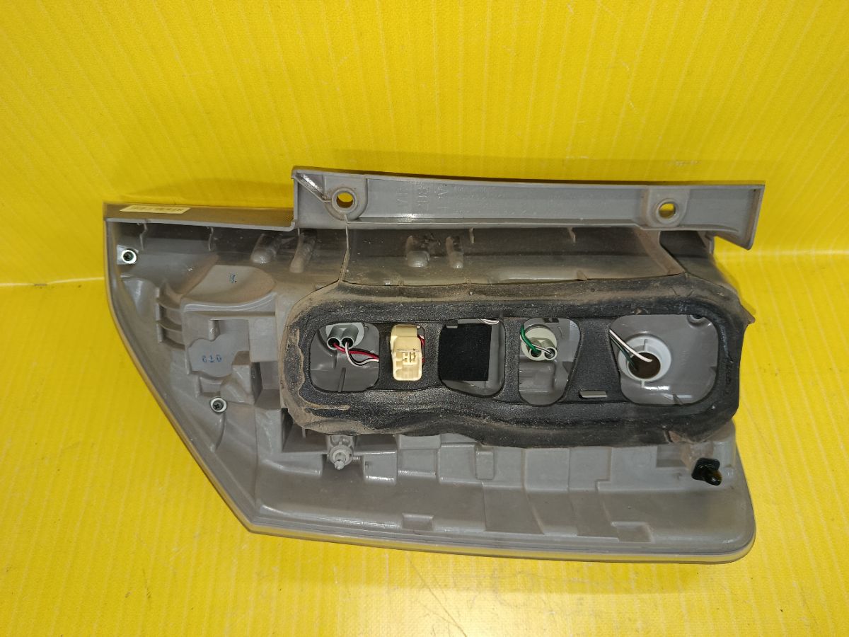 Стоп 28-220 28-220 на Toyota Voxy ZRR70G Фото 4