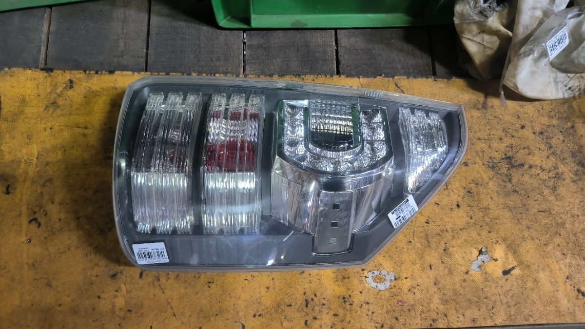 Стоп 28-220 28-220 на Toyota Voxy ZRR70G Фото 5