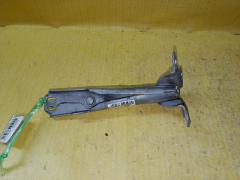 Крепление капота на Toyota Vitz SCP10 53410-52010  53420-52010