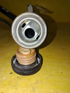 Заливная горловина топливного бака 77201-44191 на Toyota Isis ANM10G 1AZ-FSE Фото 4