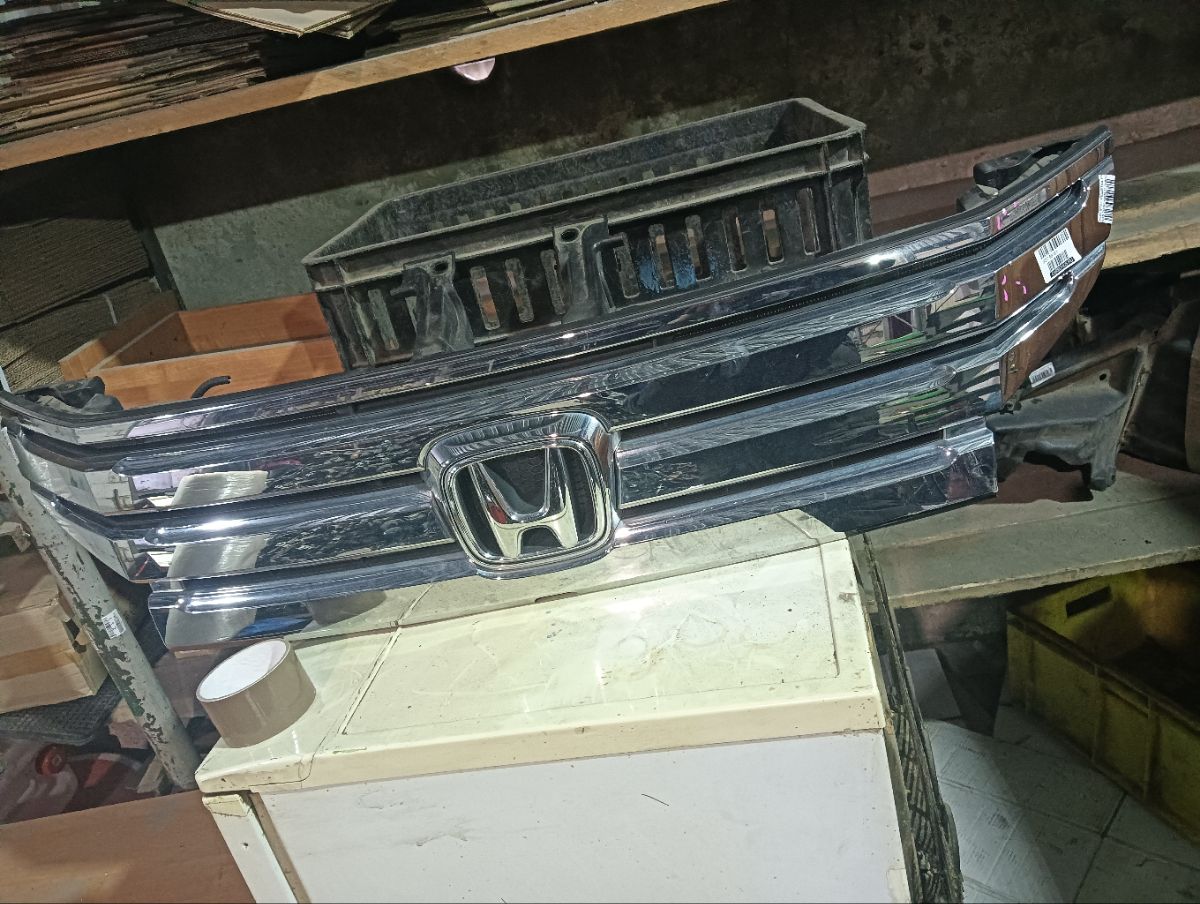 Решетка радиатора на Honda Stepwgn RK5 Фото 12