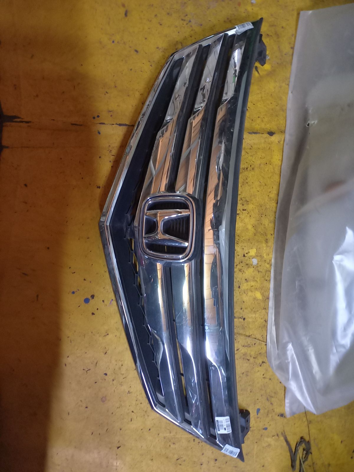 Решетка радиатора 71121-SJK-013 на Honda Elysion RR1 Фото 7