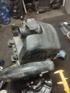 Корпус воздушного фильтра 17700-21120 на Toyota Ractis NCP100 1NZ-FE Фото 6