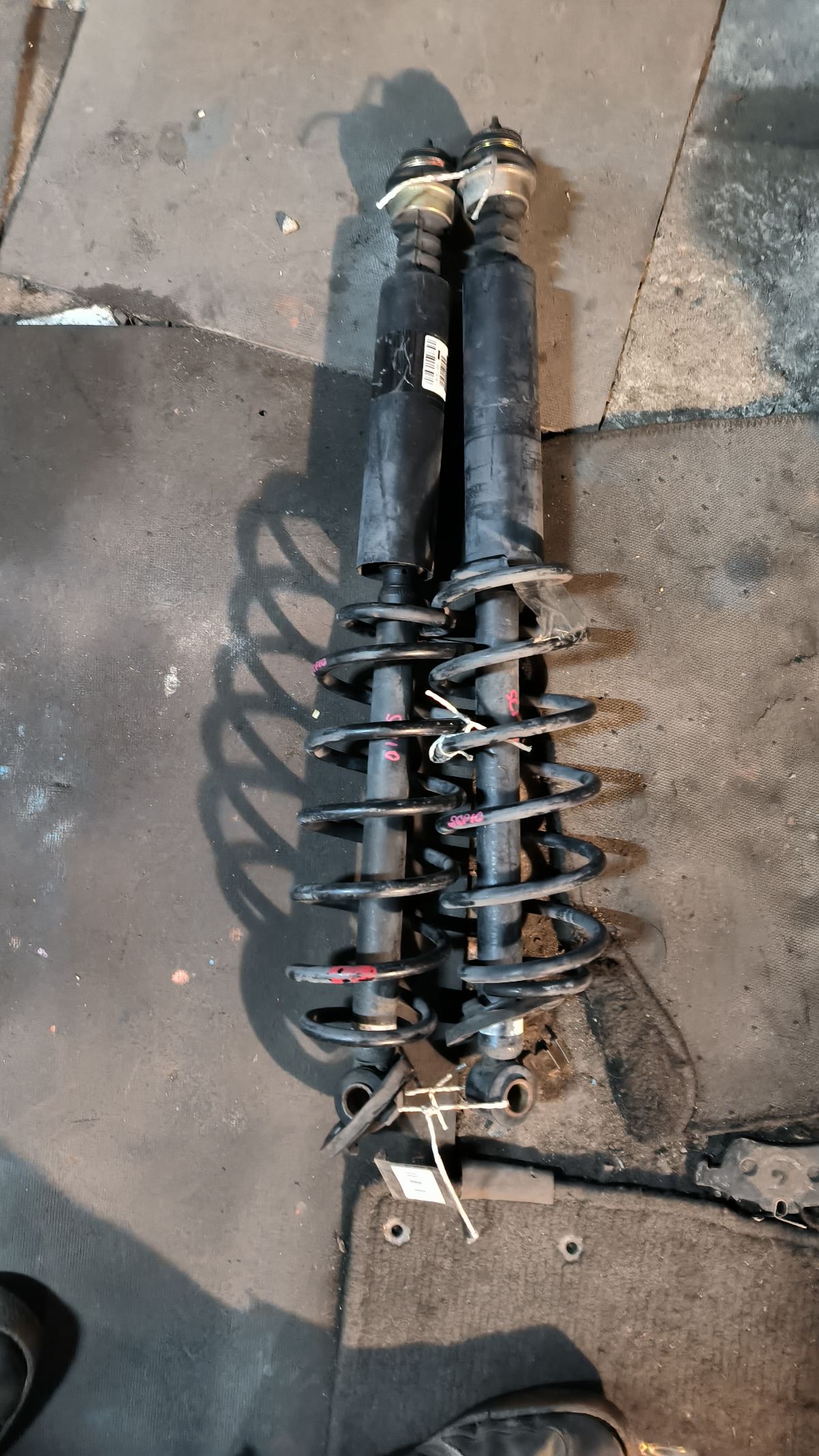 Амортизатор 19-068565, 230 505, 27-D41-A, 27-E03-F, 280 515, 343295, 343431, 4853009390, 4853009400, 4853009820, 485300D010, 485300D020, 485300D040, 485300D140, 4853052020, 4853052040, 4853052070, 4853052072, 4853052231, 4853052240, 4853052350, 4853052360, 4853052400, 4853052660, 4853052700, 4853052730, 4853052750, 4853052790, 4853059155, 4853059156, 4853059165, 4853059166, 4853059167, 4853059175, 4853059176, 4853059177, 4853059195, 4853059196, 4853059205, 4853059206, 4853059325, 4853059326, 4853059327, 4853059335, 4853059425, 4853059445, 4853059446, 4853059505, 4853059675, 4853059785, 4853080203, 4853080204, 4853080205, 4853080209, 4853080227, 4853080228, CR-003R-NCP10, CR8857, SJ-003R-NCP10, SST0131, ST-003R-NCP10 на Toyota Vitz SCP10 Фото 7