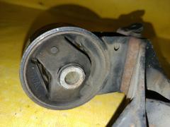 Подушка двигателя на Toyota Vitz SCP10 1SZ-FE Фото 5
