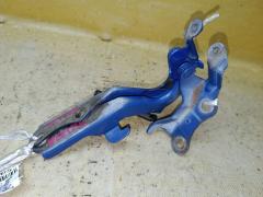 Крепление капота на Toyota Corolla Spacio NZE121N 53410-13010  53420-13010