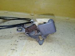Тросик капота на Toyota Vitz SCP10 Фото 4