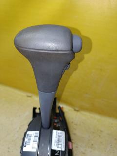 Ручка КПП на Toyota Vitz SCP10 Фото 5