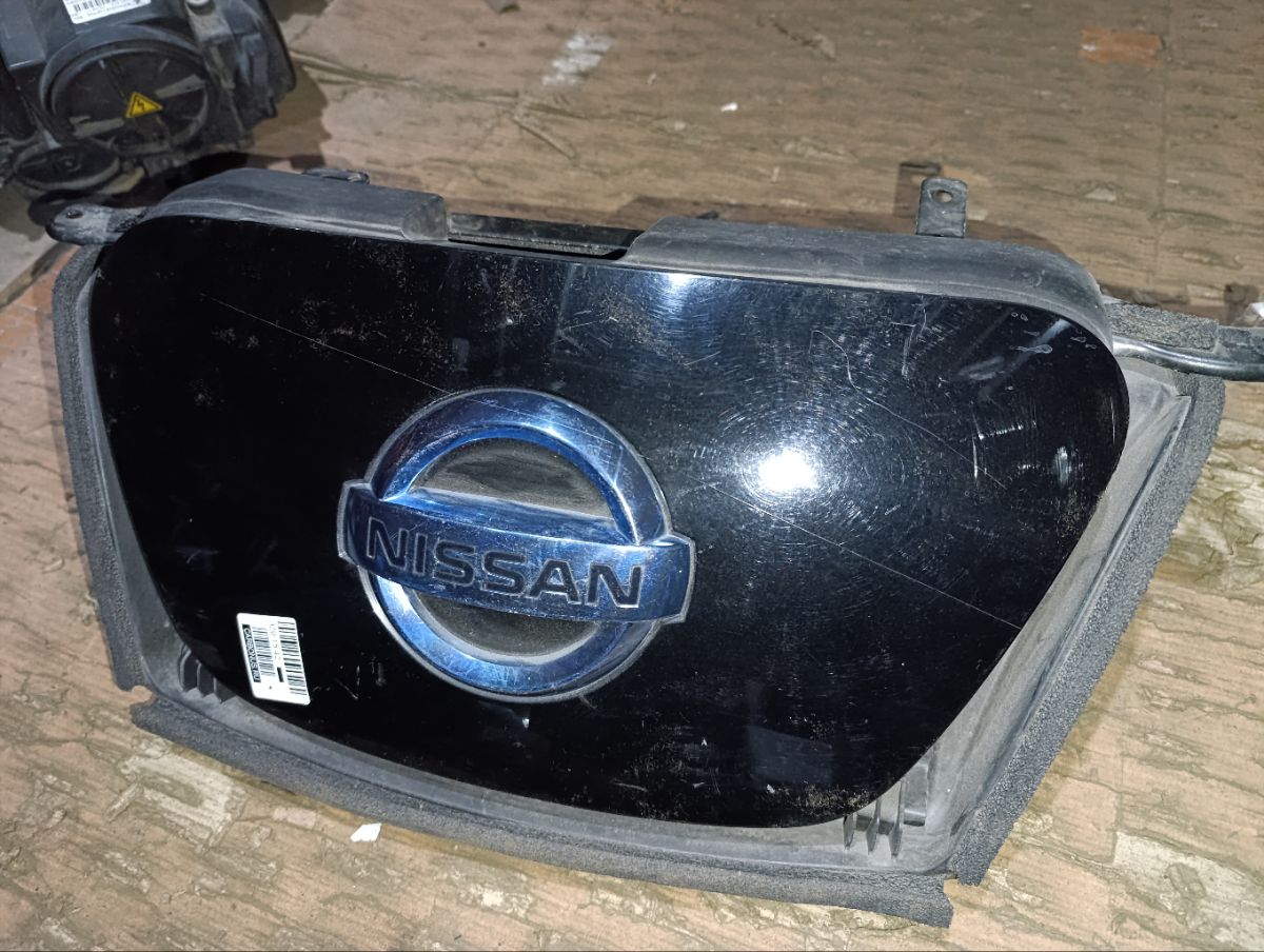 Лючок без подсветки без подсветки на Nissan Leaf ZE0 Фото 11