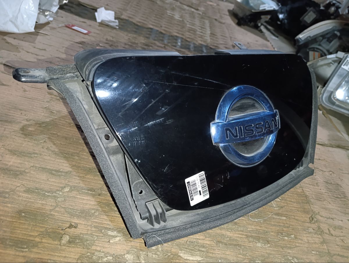 Лючок без подсветки без подсветки на Nissan Leaf ZE0 Фото 4
