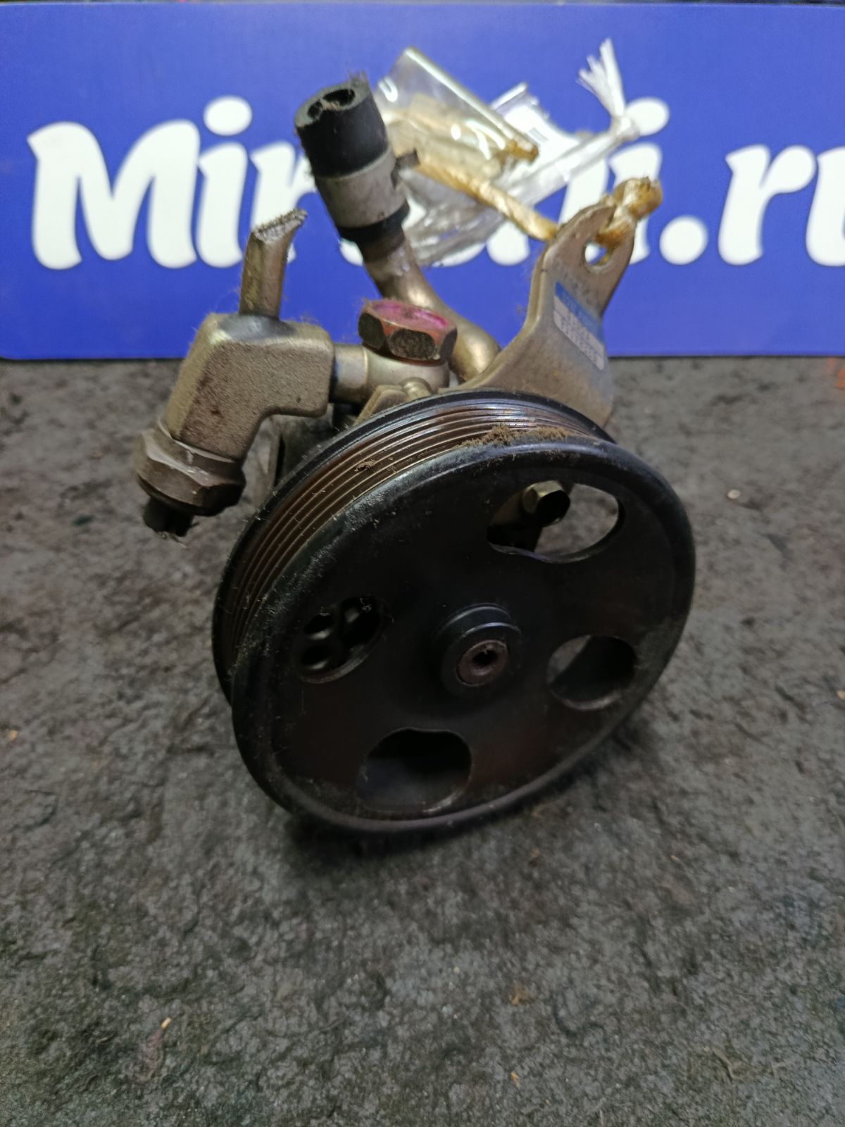 Насос гидроусилителя EG010 на Nissan Fuga Y50 VQ25DE Фото 2