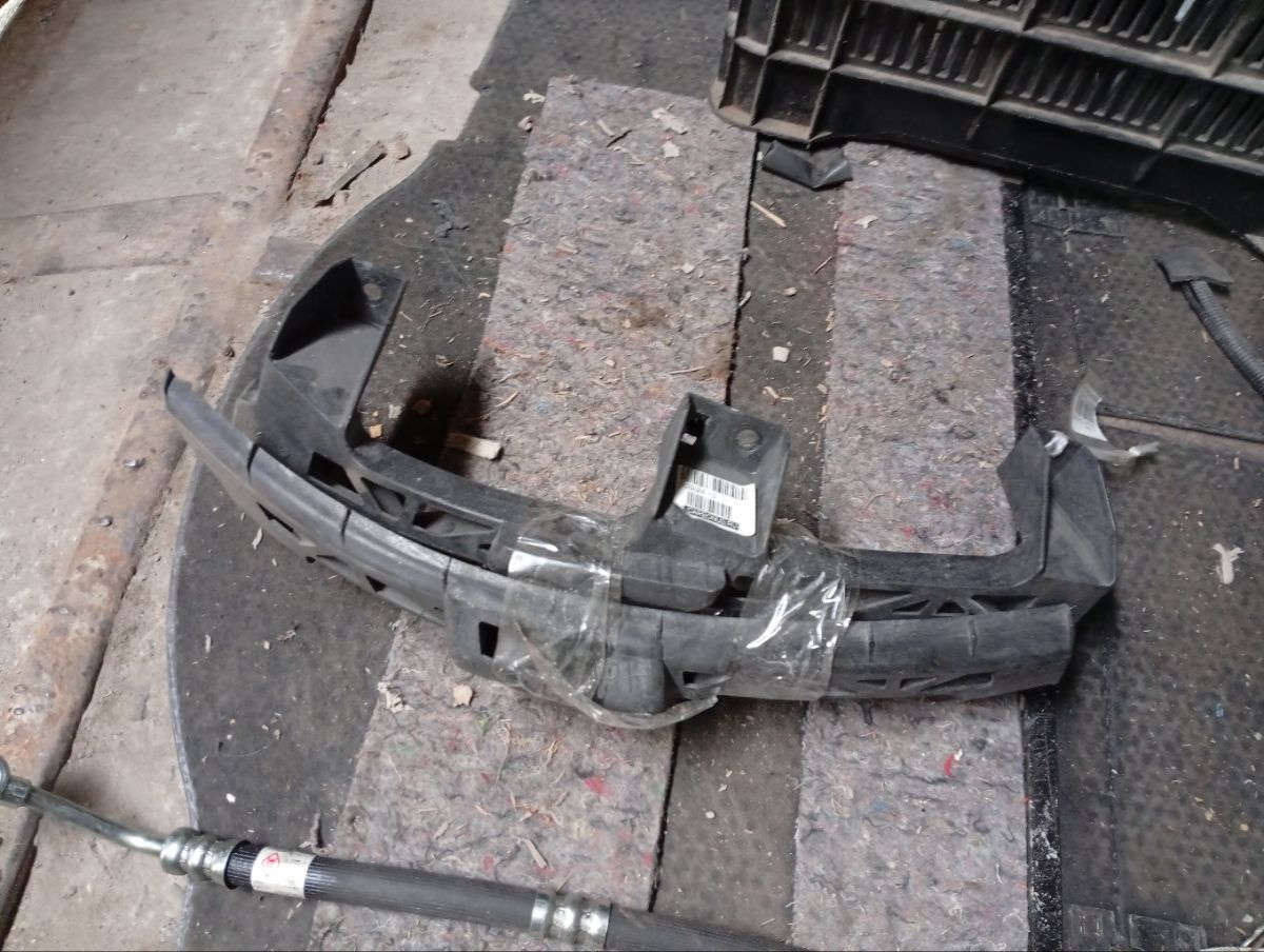 Крепление бампера C273-50-151 C273-50-161 на Mazda Biante CCEFW Фото 4