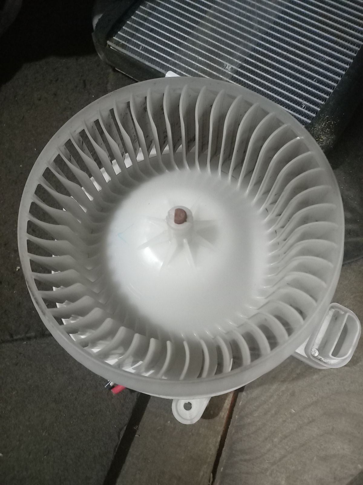 Мотор печки 87103-30400 на Toyota Mark X GRX120 Фото 3