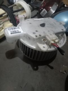 Мотор печки 87103-30400 на Toyota Mark X GRX120 Фото 2