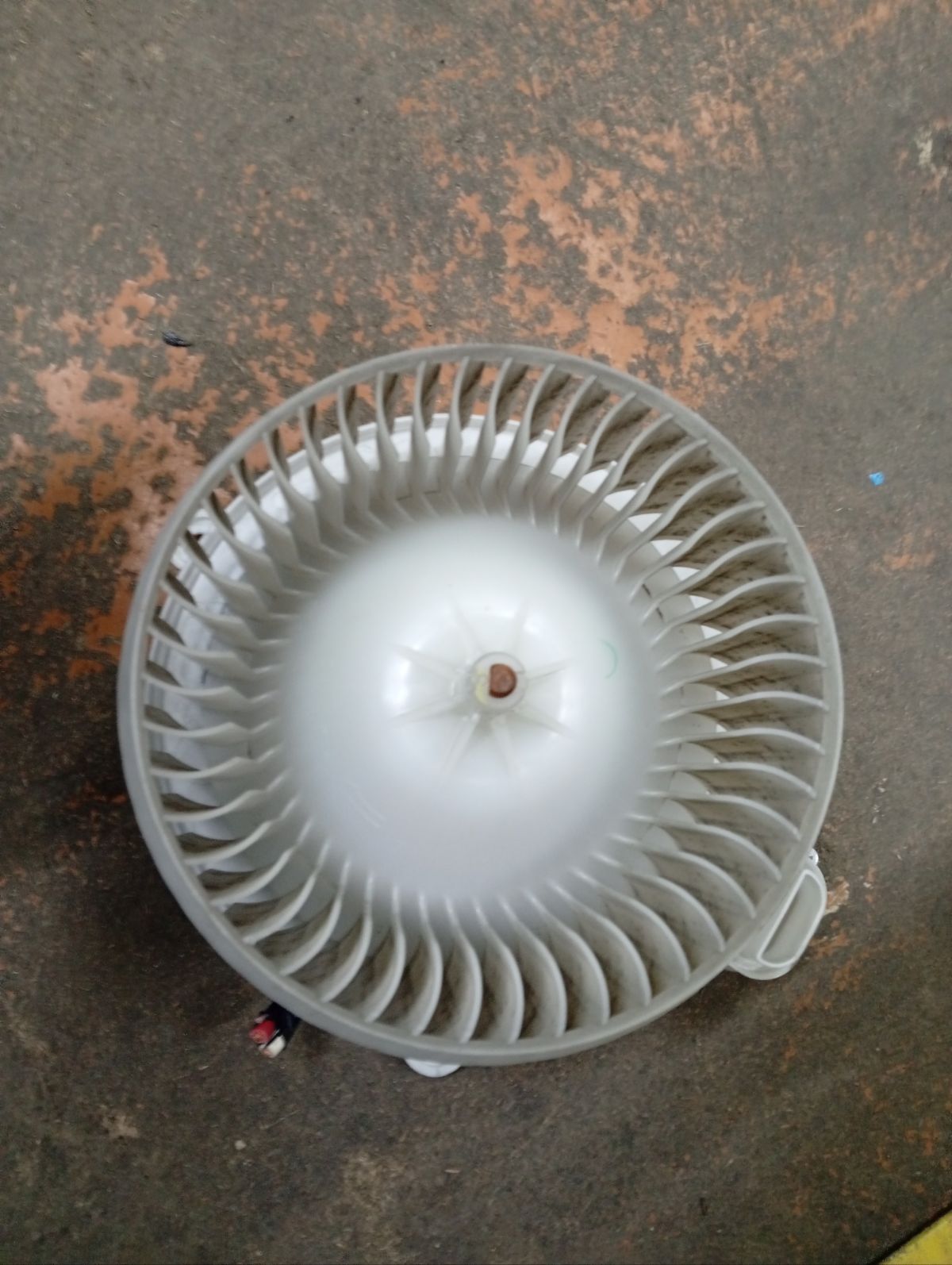 Мотор печки 87103-30400 на Toyota Mark X GRX120 Фото 4