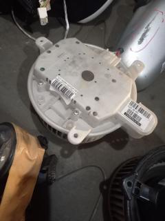 Мотор печки 87103-30400 на Toyota Mark X GRX120 Фото 2