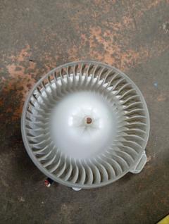 Мотор печки 87103-30400 на Toyota Mark X GRX120 Фото 4