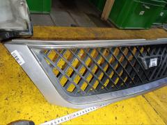 Решетка радиатора 53111-26280 на Toyota Hiace Regius KCH46G Фото 8
