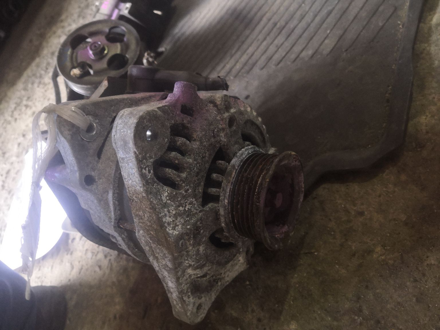 Генератор 104210-1220 на Honda Stepwgn RK1 R20A Фото 4