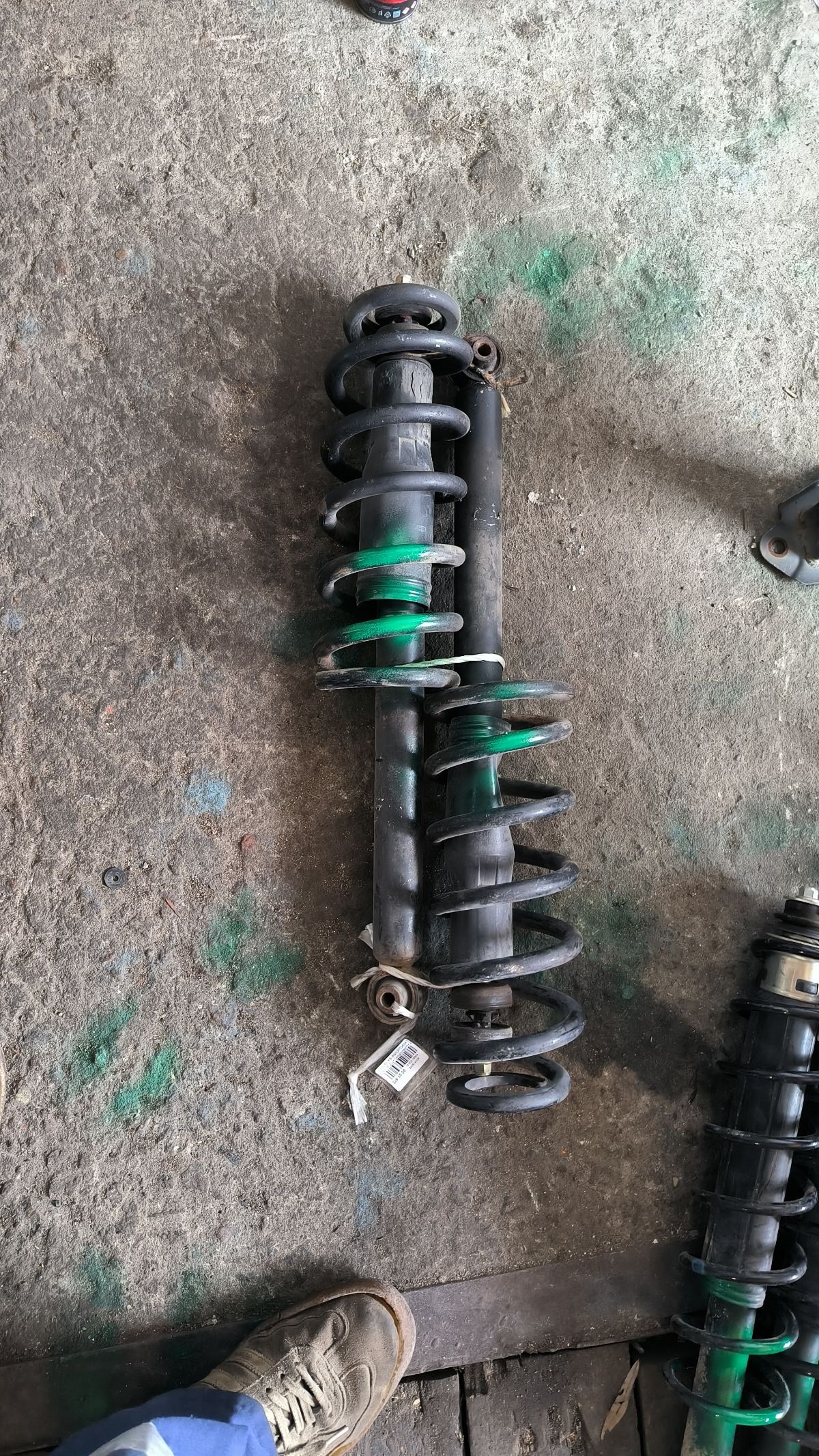 Амортизатор на Honda Elysion RR1 Фото 2