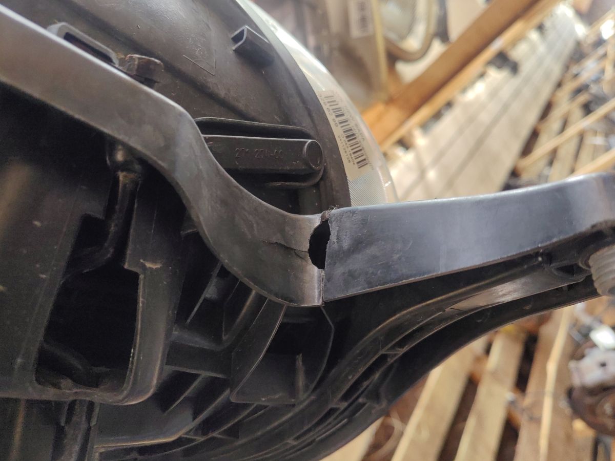 Фара на Volkswagen New Beetle 5C Фото 4