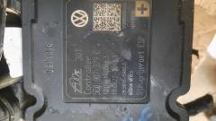 Блок ABS 5C0614517 на Volkswagen New Beetle 5C CBZ Фото 6