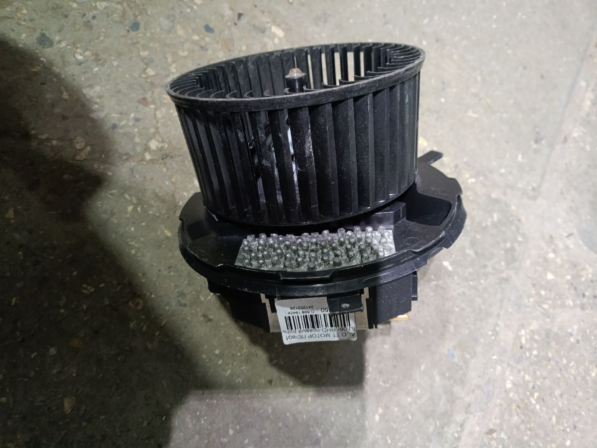 Мотор печки 1K2820015H на Audi Tt 8J Фото 8