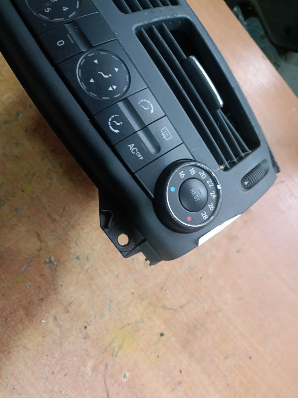 Блок управления климатконтроля 2118300190 на Mercedes-Benz E-Class W211.061 112.913 Фото 16