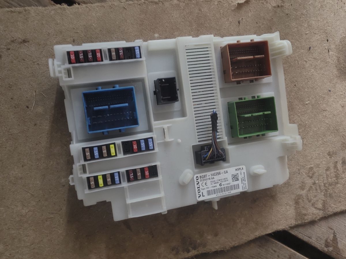 Блок предохранителей 31314116 на Volvo S60 FS B4164T Фото 4