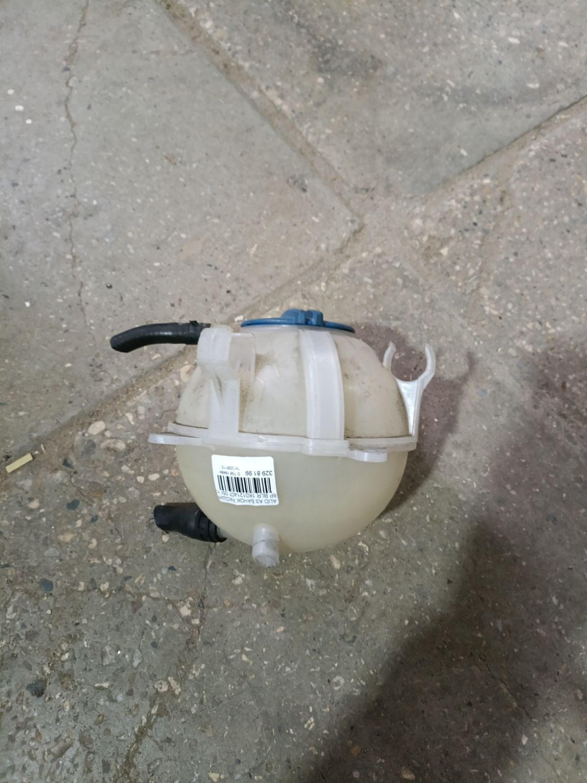 Бачок расширительный 1K0121407, 1K0121407A на Audi A3 8P BLR Фото 4