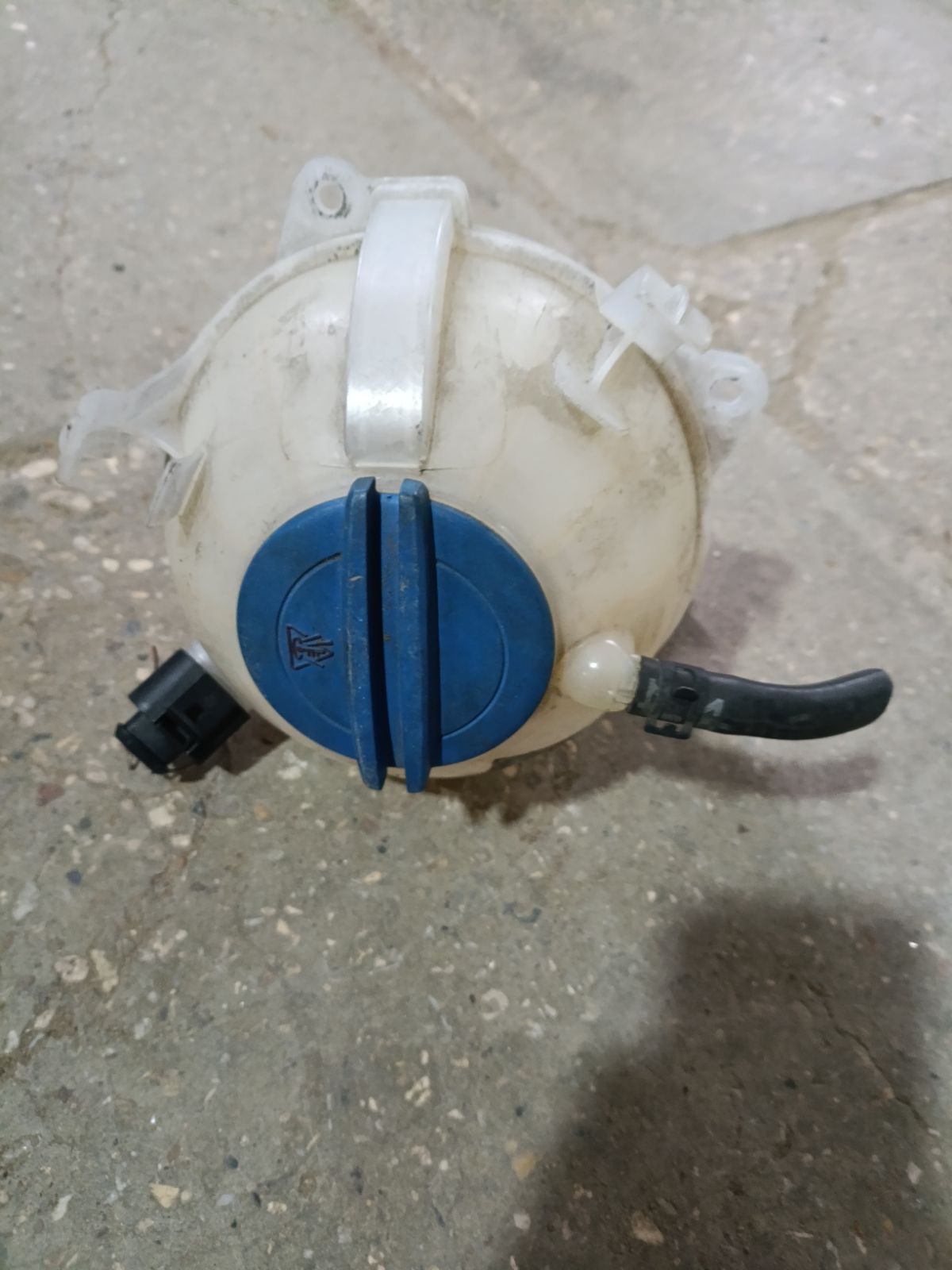 Бачок расширительный 1K0121407, 1K0121407A на Audi A3 8P BLR Фото 5