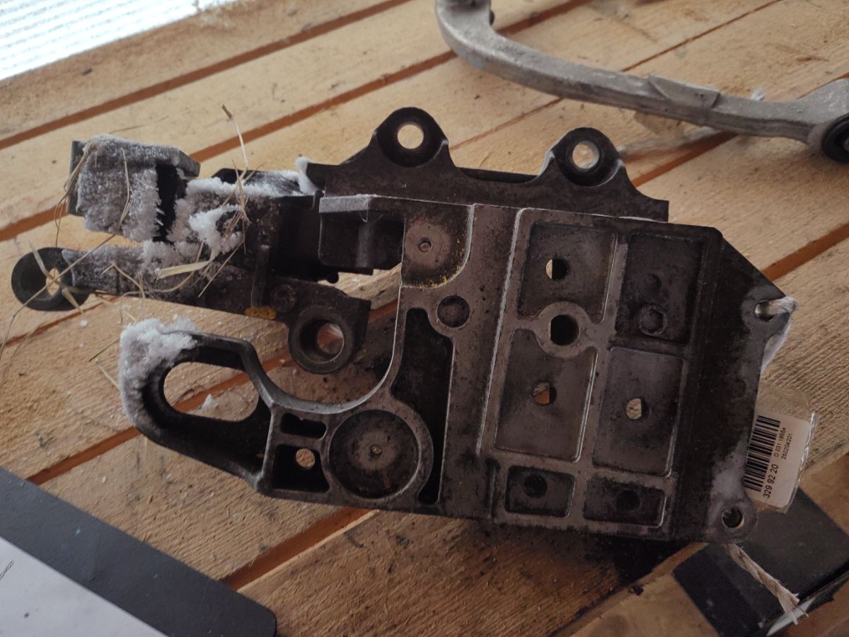 Подушка двигателя на Nissan X-Trail NT31 MR20DE Фото 5