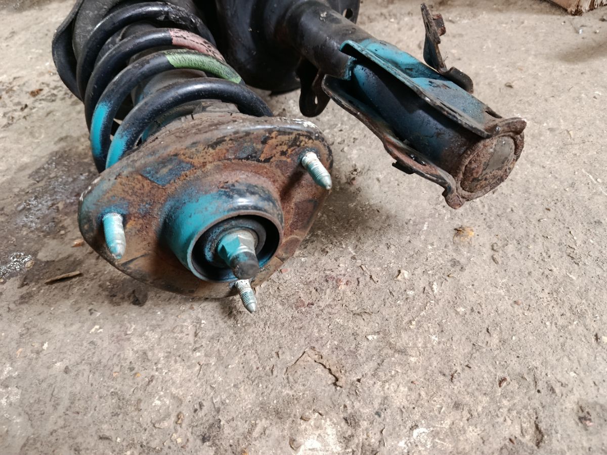 Стойка амортизатора на Honda Stepwgn RK1 R20A Фото 3