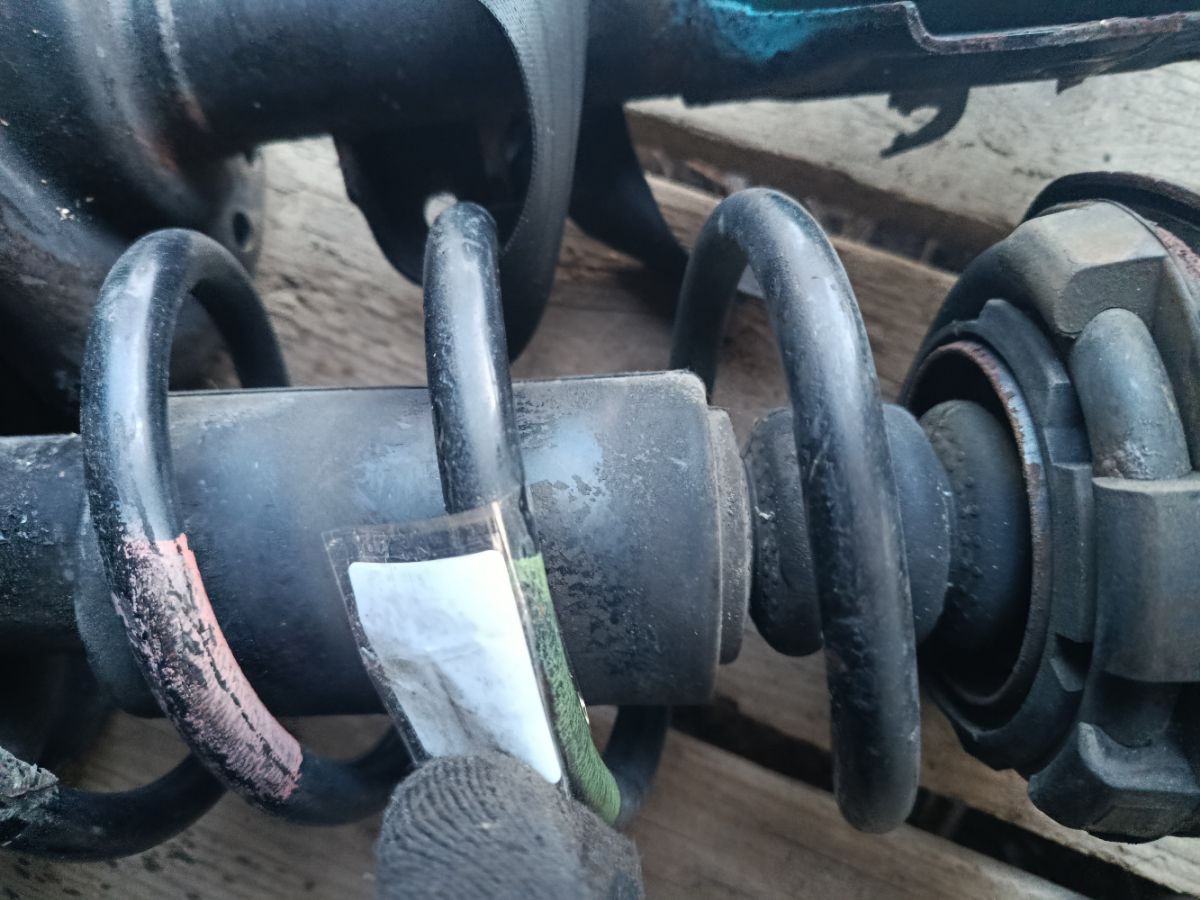 Стойка амортизатора на Honda Stepwgn RK1 R20A Фото 4