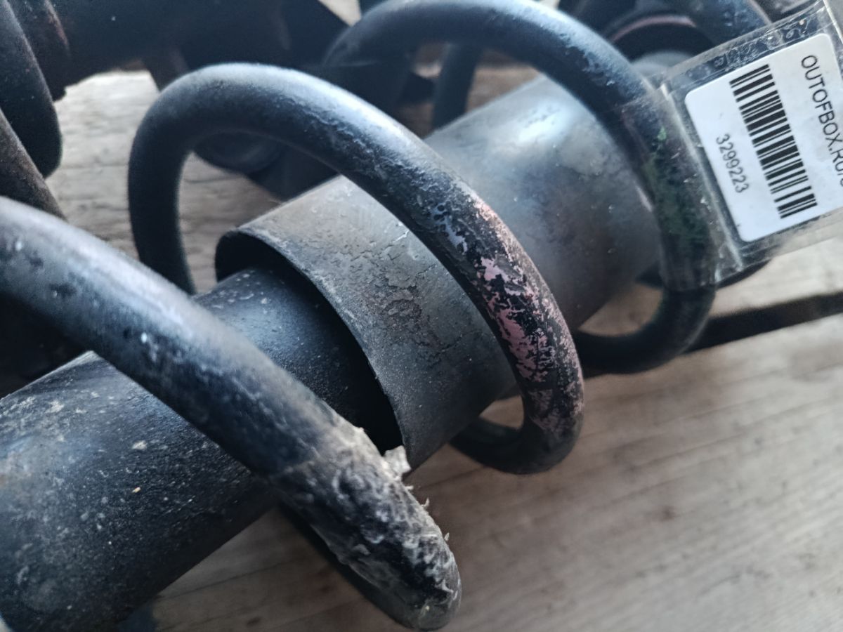 Стойка амортизатора на Honda Stepwgn RK1 R20A Фото 5