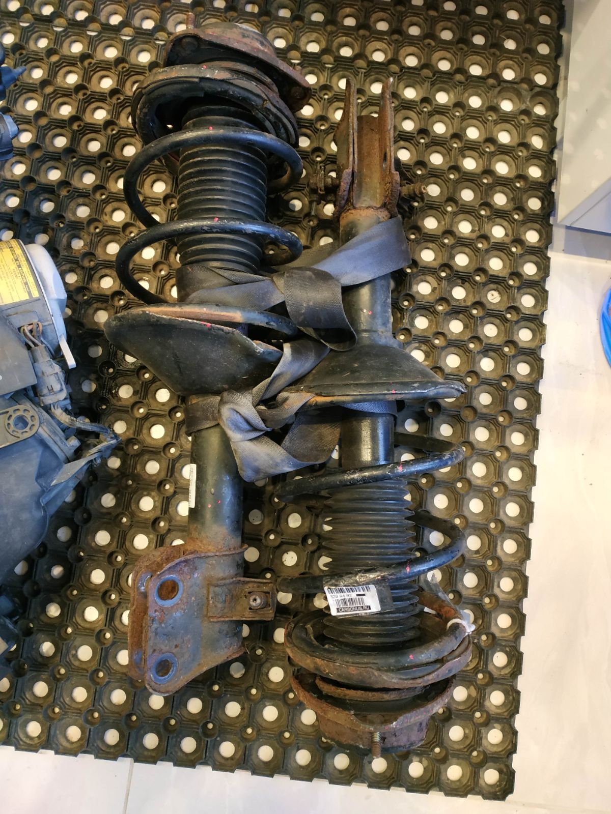 Стойка амортизатора на Subaru Forester SF5 EJ20 Фото 6