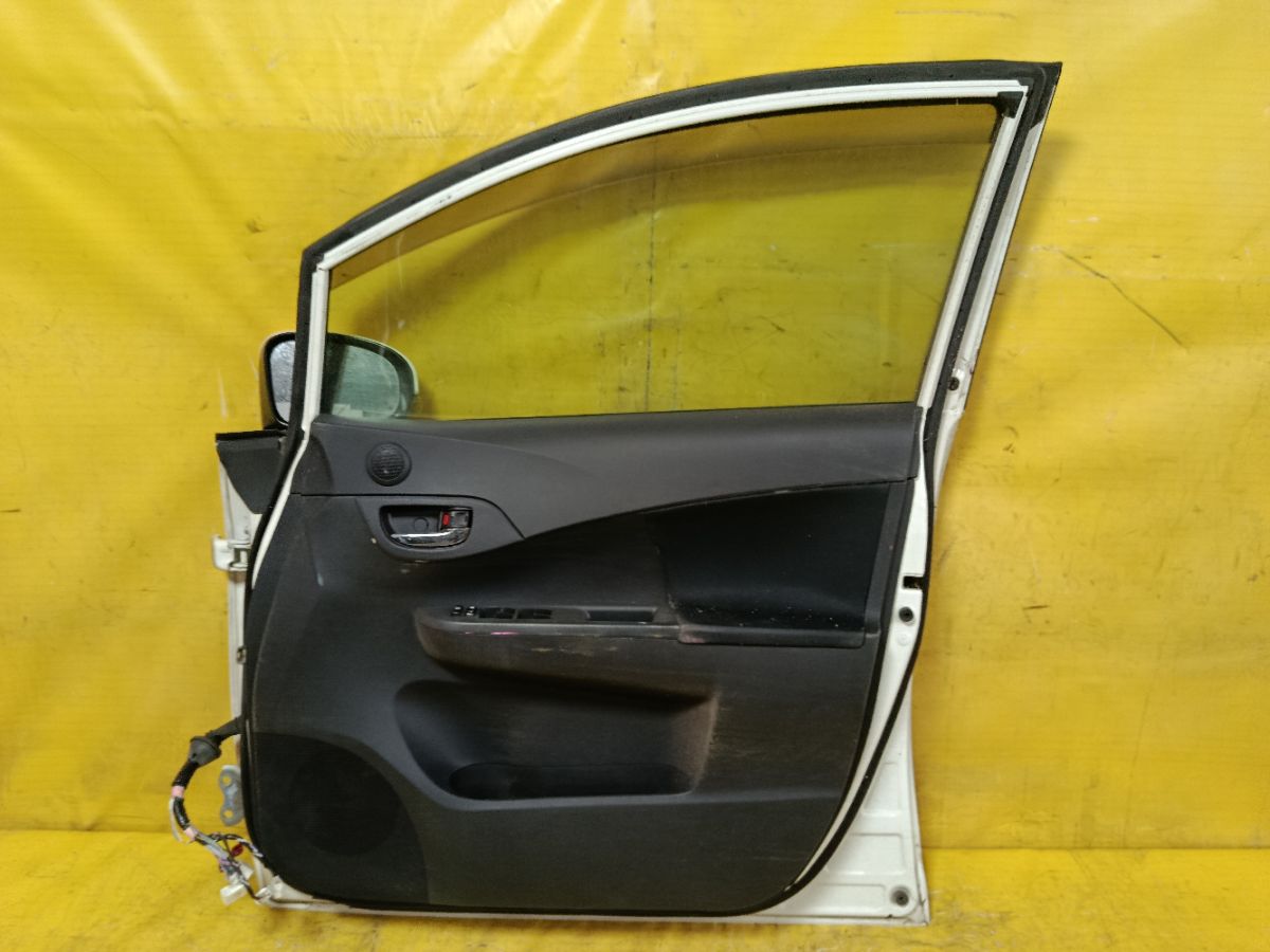 Дверь боковая на Toyota Ractis NCP120 Фото 6