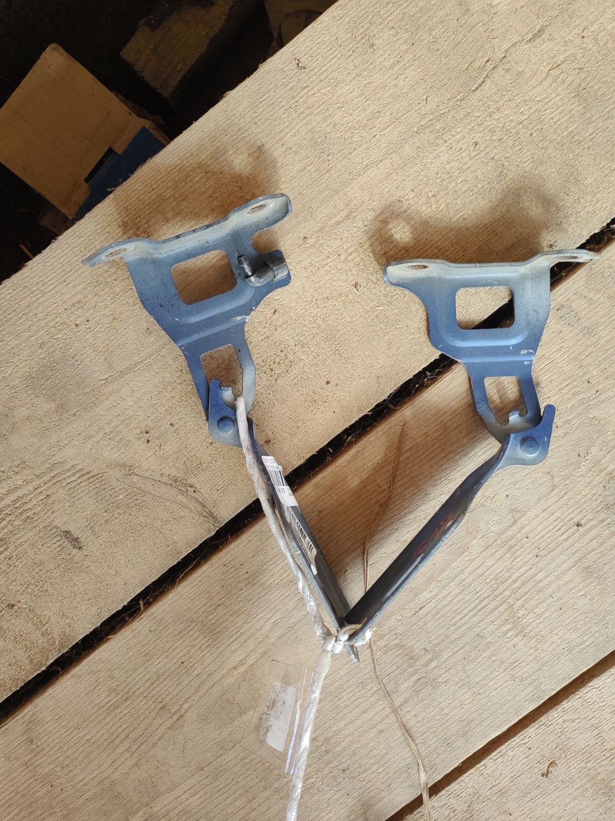 Крепление капота на Honda Fit GK3 Фото 3