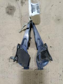 Крепление капота на Mitsubishi Colt Z21A MR599347  MR599348