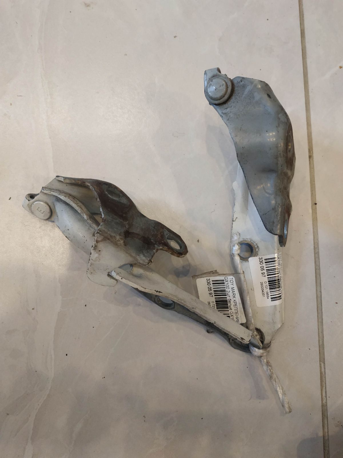 Крепление капота 53410-22110, 53420-22110 на Toyota Mark Ii GX100 Фото 2