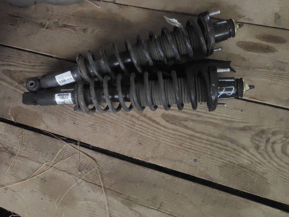 Стойка амортизатора на Toyota Platz NCP16 2NZ-FE Фото 3