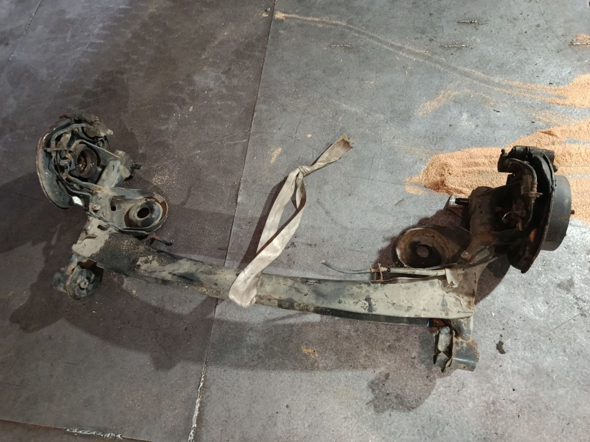 Балка подвески на Toyota Ipsum ACM26W 2AZ-FE Фото 1