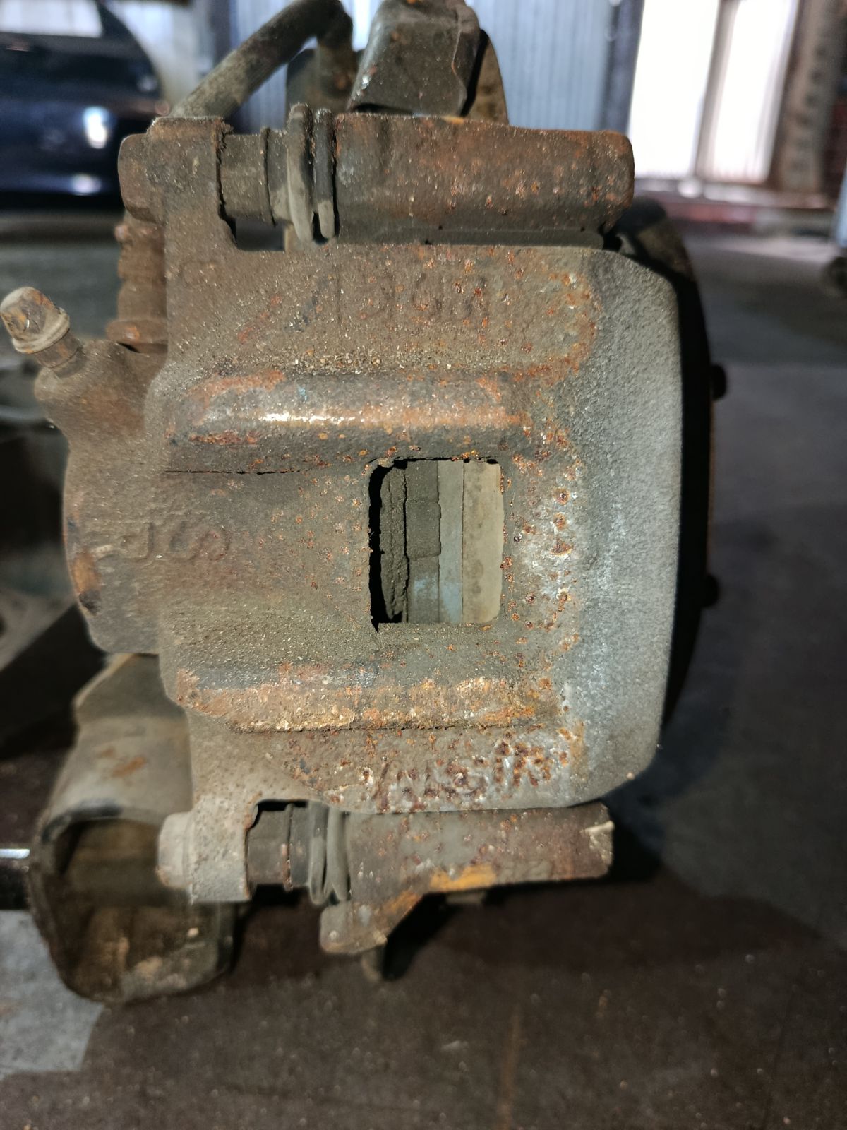 Балка подвески на Toyota Ipsum ACM26W 2AZ-FE Фото 10