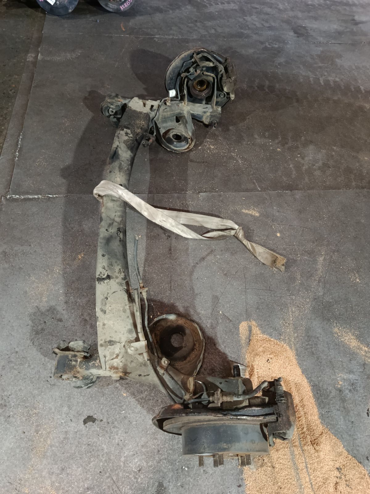 Балка подвески на Toyota Ipsum ACM26W 2AZ-FE Фото 12